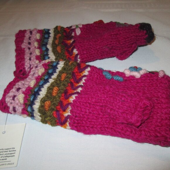 🌸🪶☮️Handcrafted Flower Embroidered Fingerless Gloves – Made in Nepal - Picture 4 of 6